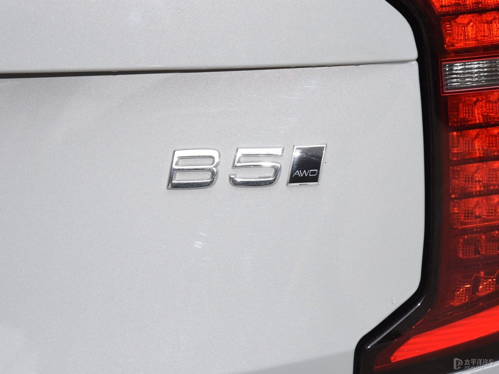 薄霧灰沃爾沃XC90車尾外觀圖片