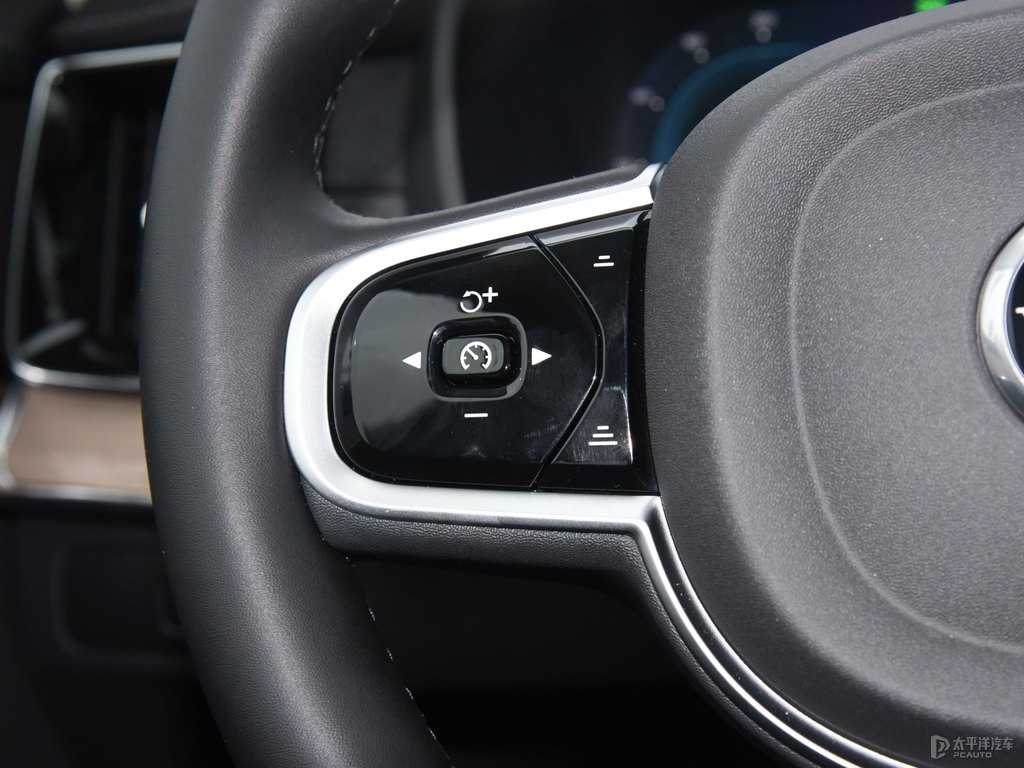 薄霧灰沃爾沃XC90中控內(nèi)飾圖片