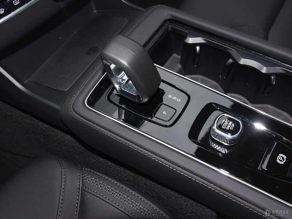 薄霧灰沃爾沃XC90中控內(nèi)飾圖片