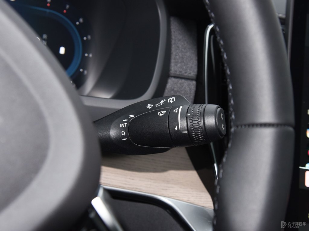 薄霧灰沃爾沃XC90中控內(nèi)飾圖片