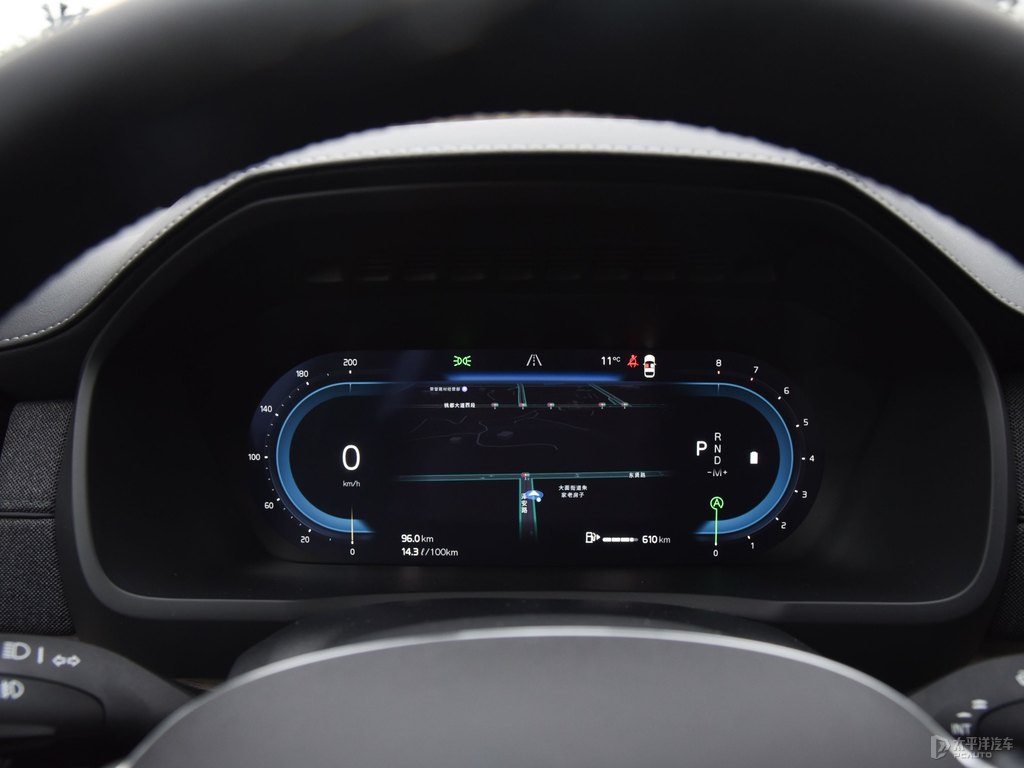 薄霧灰沃爾沃XC90中控內(nèi)飾圖片
