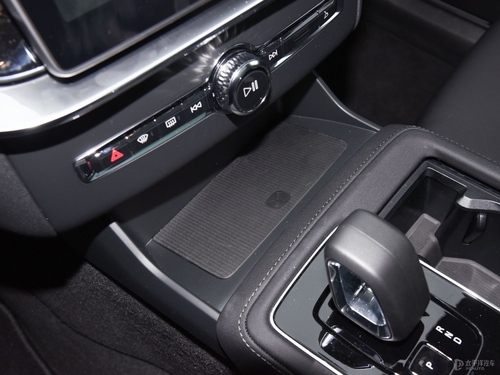 薄霧灰沃爾沃XC90中控內(nèi)飾圖片