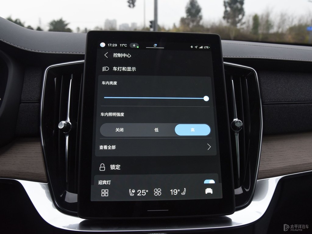 薄霧灰沃爾沃XC90中控內(nèi)飾圖片