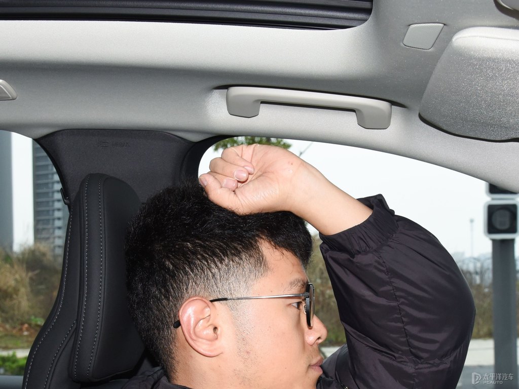 薄霧灰沃爾沃XC90駕乘空間空間圖片