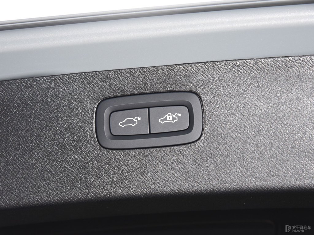 薄霧灰沃爾沃XC90后備廂空間圖片