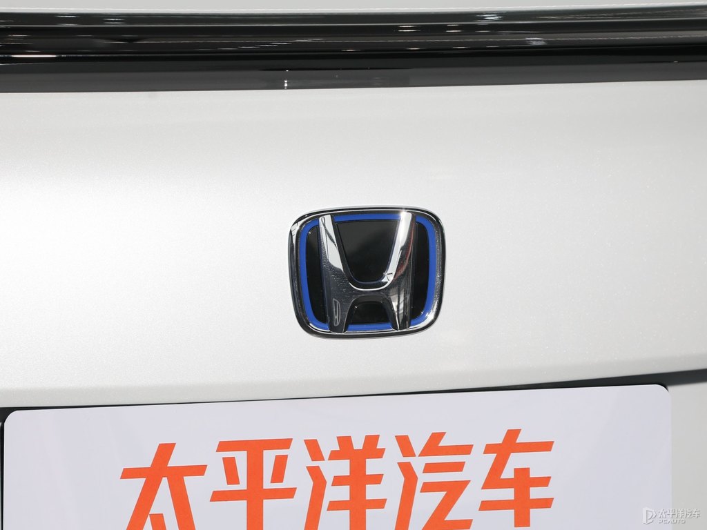 晶耀白思域車尾外觀圖片