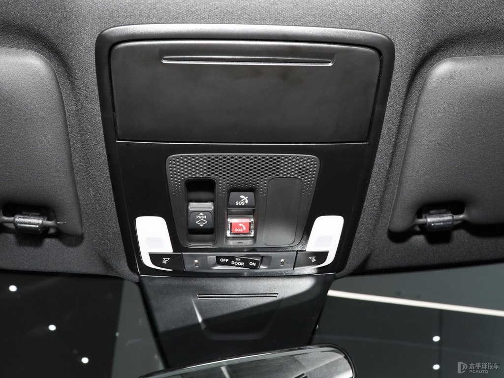 晶耀白思域車廂內(nèi)飾圖片