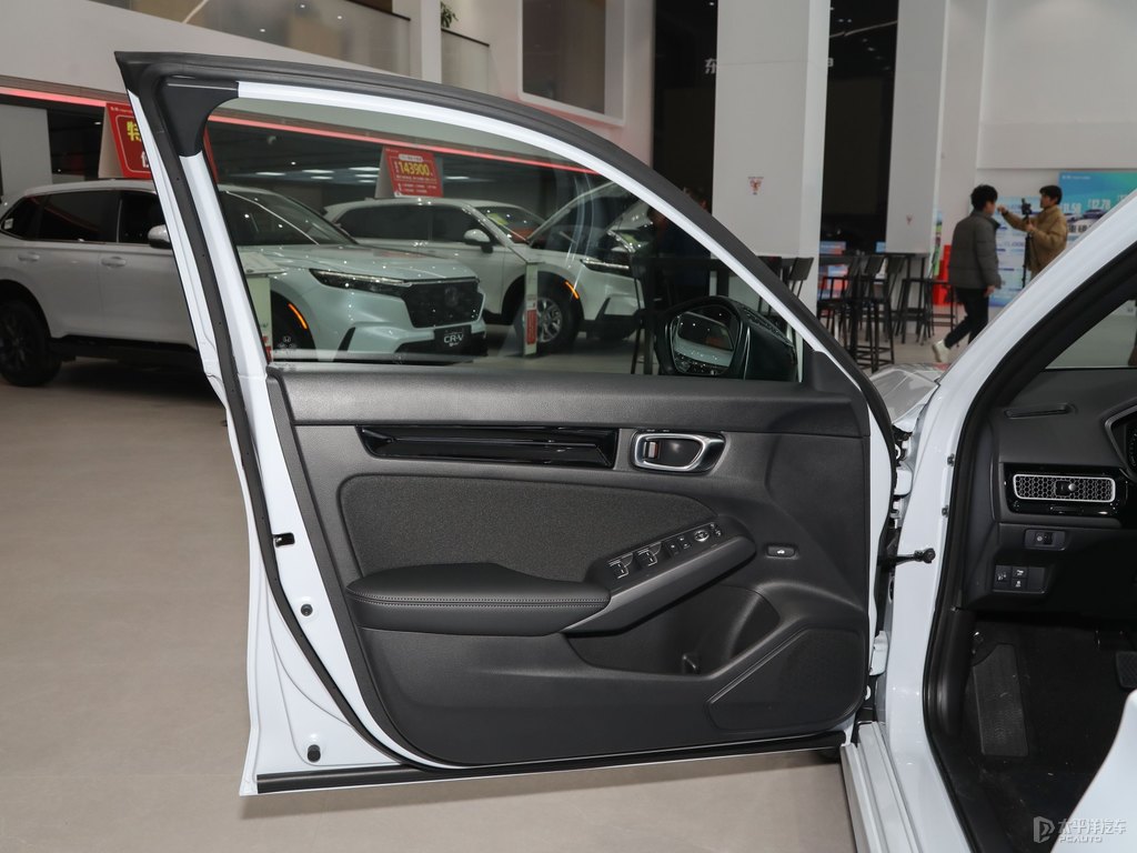 晶耀白思域車(chē)廂內(nèi)飾圖片