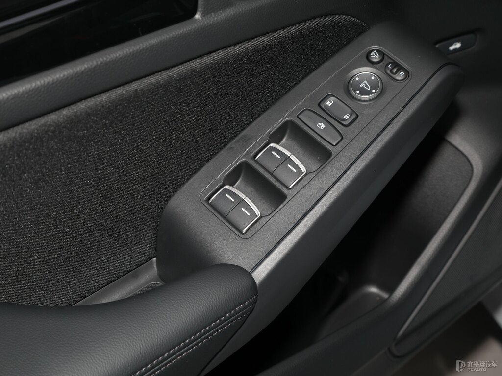 晶耀白思域車廂內(nèi)飾圖片