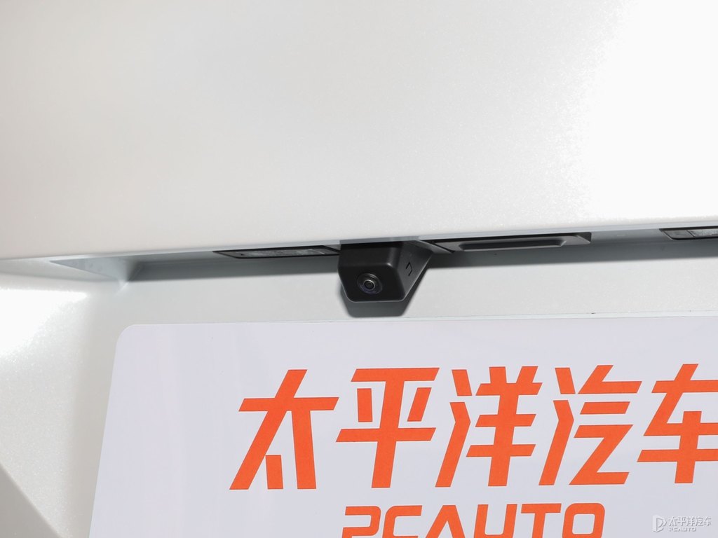 珠光白標(biāo)致5008車尾外觀圖片