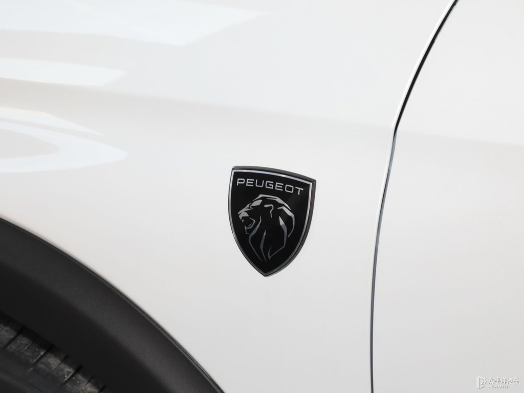 珠光白標(biāo)致5008車身外觀圖片