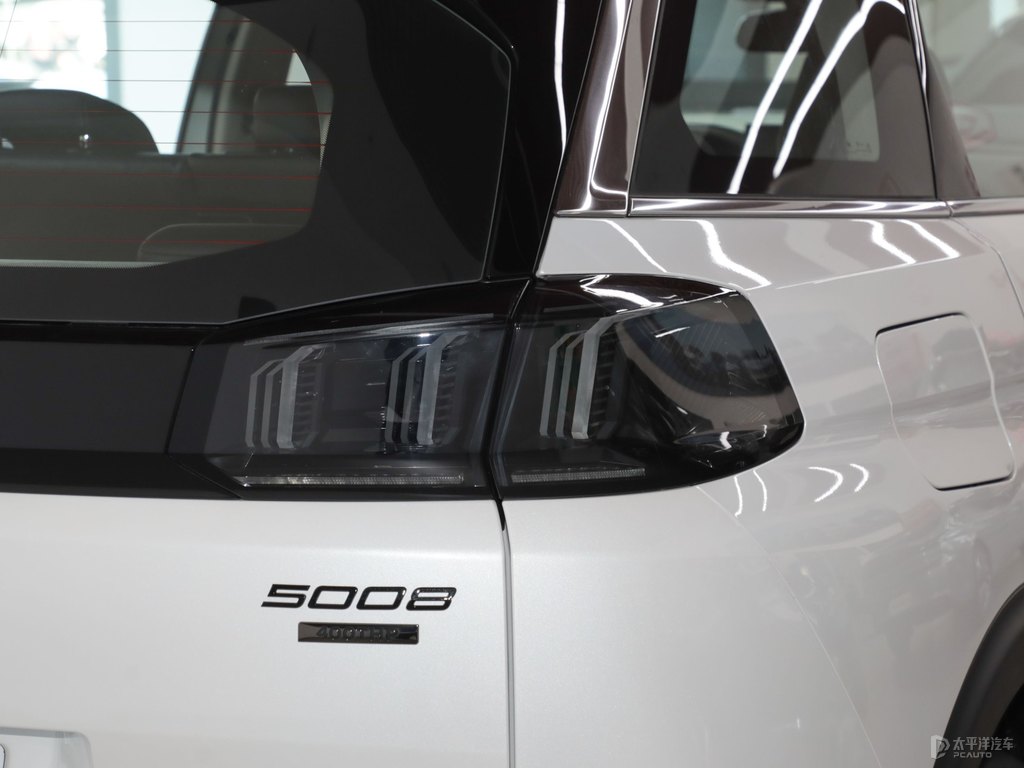 珠光白標(biāo)致5008車尾外觀圖片