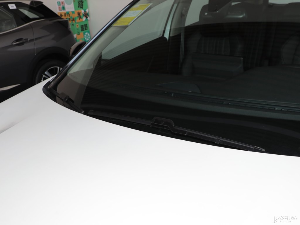 珠光白標致5008車身外觀圖片