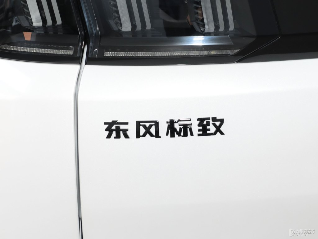 珠光白標(biāo)致5008車尾外觀圖片