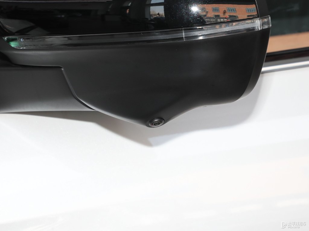 珠光白標(biāo)致5008車身外觀圖片