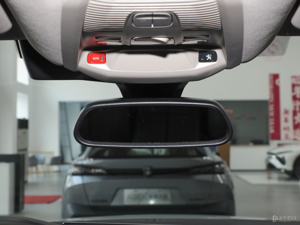 珠光白標(biāo)致5008車廂內(nèi)飾圖片