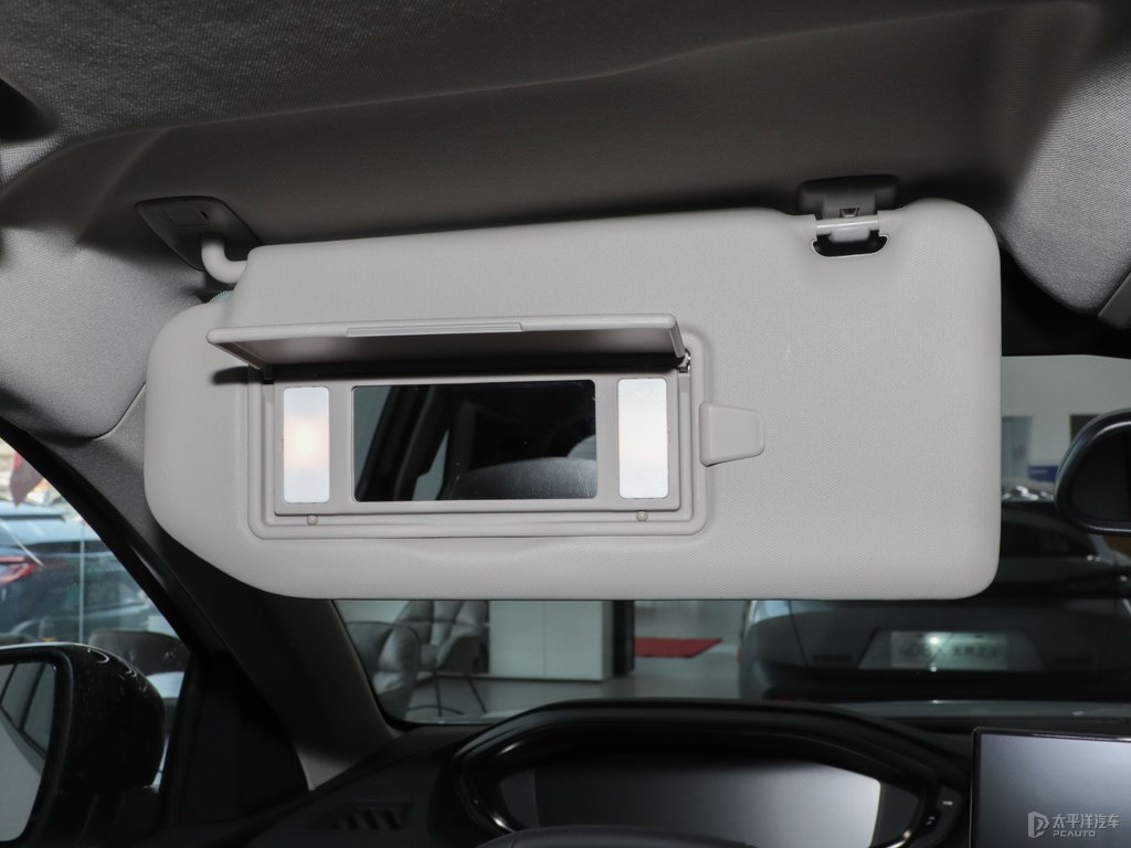 珠光白標(biāo)致5008車廂內(nèi)飾圖片