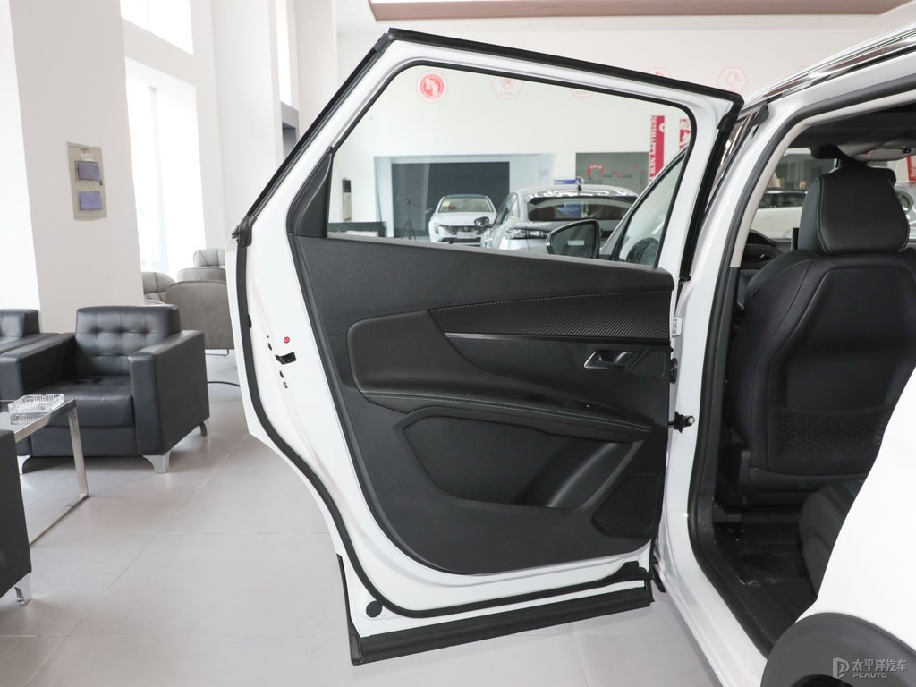 珠光白標(biāo)致5008車廂內(nèi)飾圖片