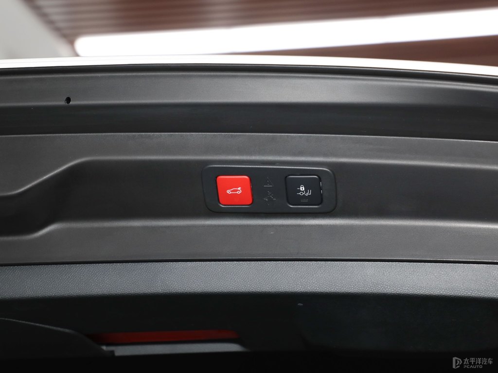 珠光白標(biāo)致5008后備廂空間圖片