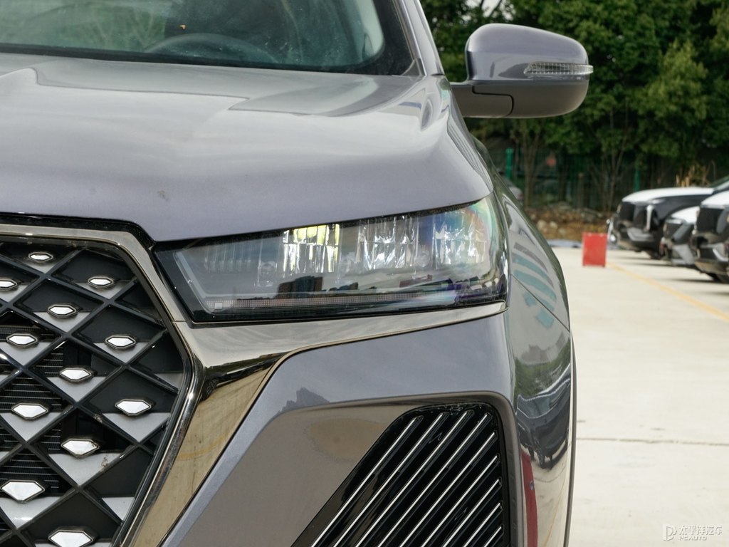 量子灰瑞虎7車頭外觀圖片