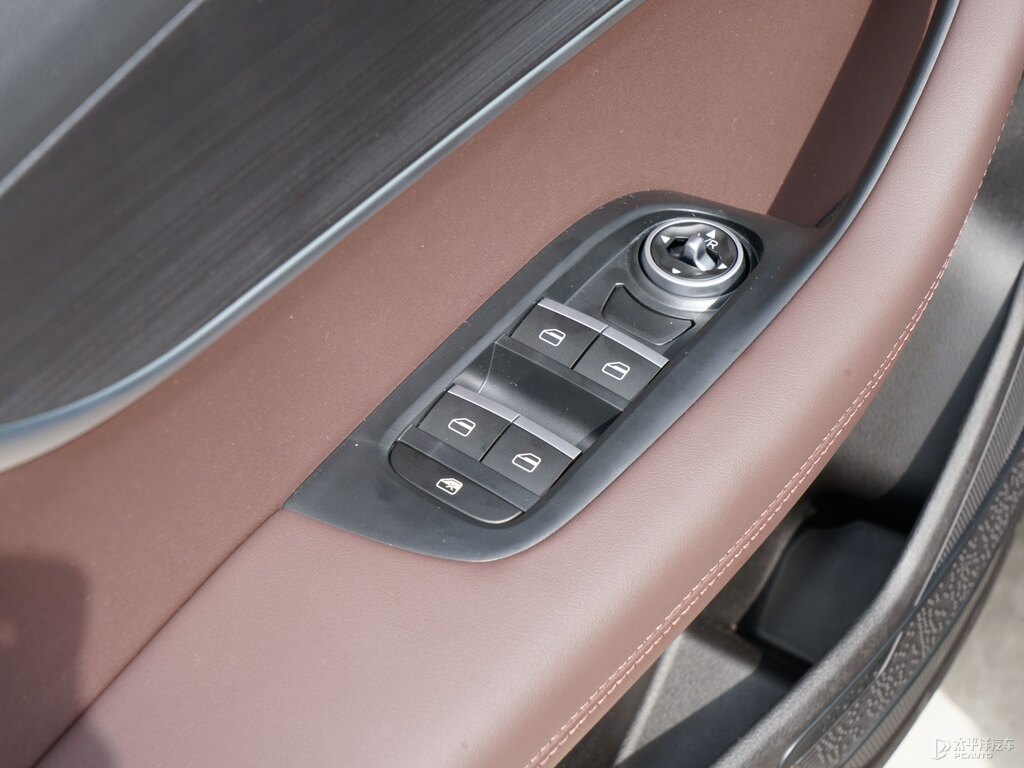 量子灰瑞虎7車廂內(nèi)飾圖片
