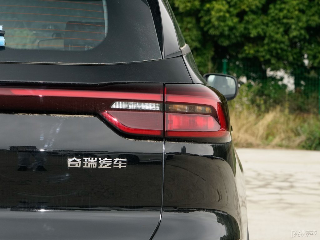 曜石黑瑞虎7車尾外觀圖片