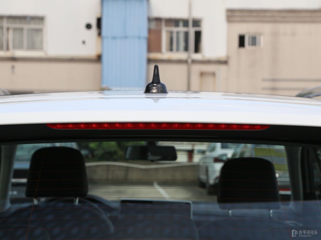 探岳車尾外觀圖片
