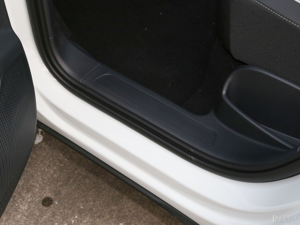 探岳車廂內(nèi)飾圖片
