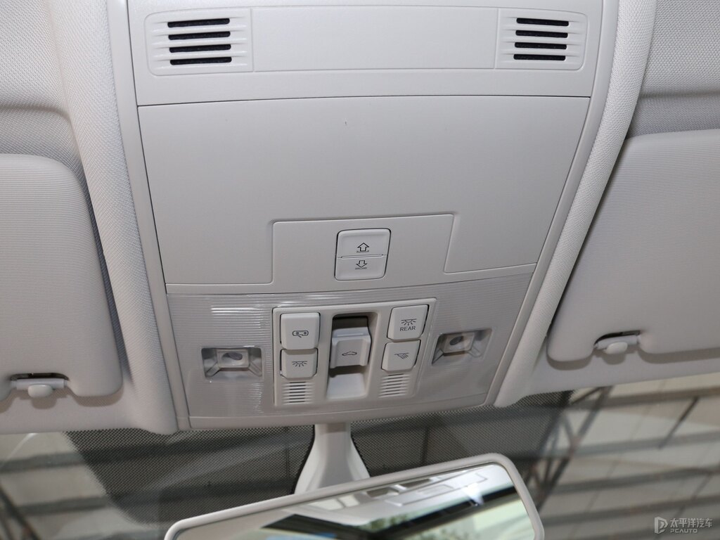 探岳車廂內(nèi)飾圖片