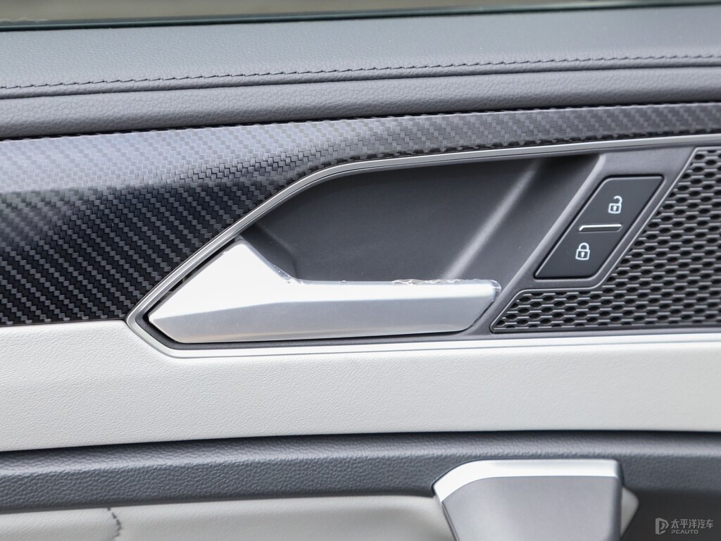 探岳車廂內(nèi)飾圖片