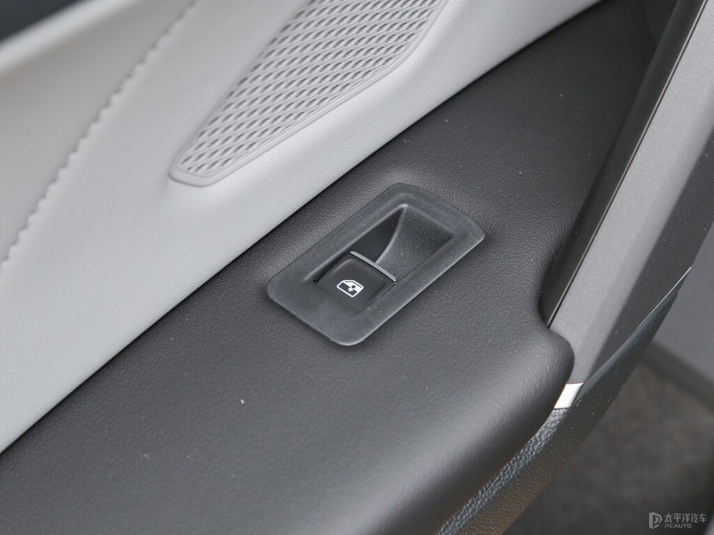 探岳車廂內(nèi)飾圖片
