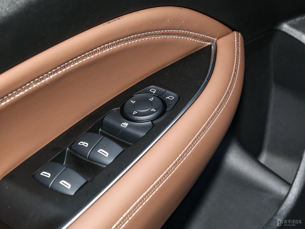 墨玉黑君威車廂內(nèi)飾圖片