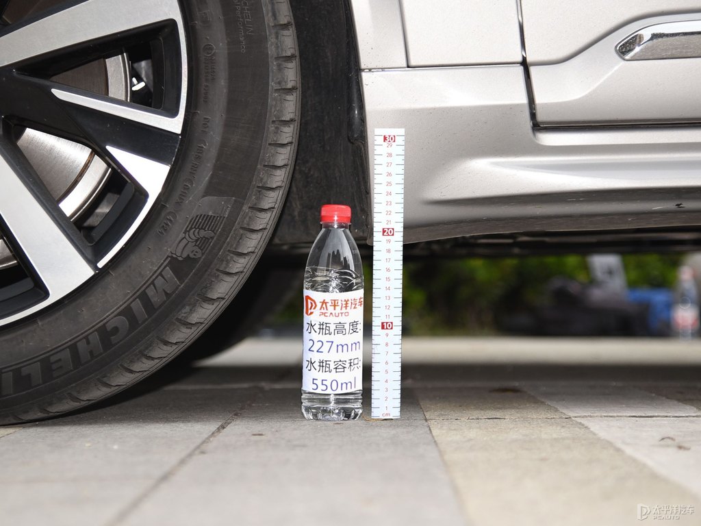 晨光銀沃爾沃XC90車身外觀圖片