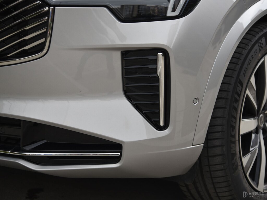 晨光銀沃爾沃XC90車(chē)頭外觀(guān)圖片