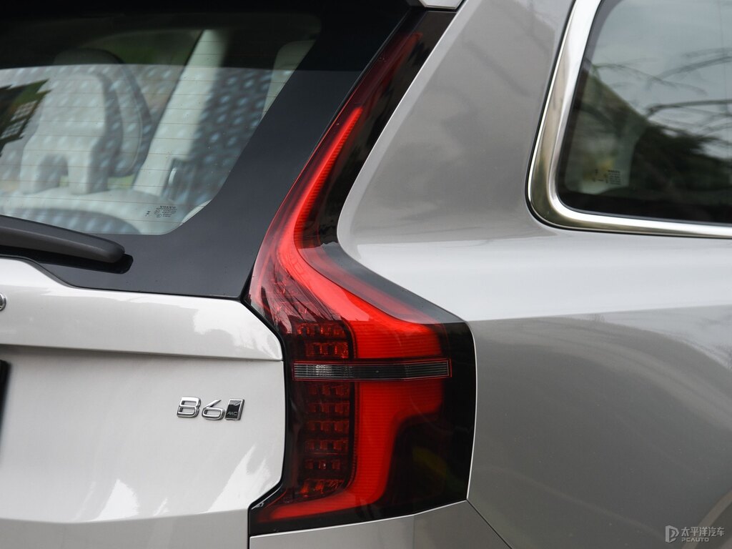 晨光銀沃爾沃XC90車尾外觀圖片