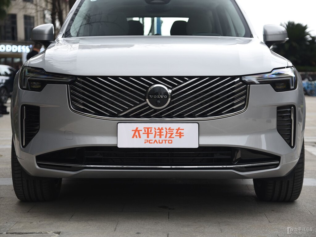 晨光銀沃爾沃XC90車頭外觀圖片