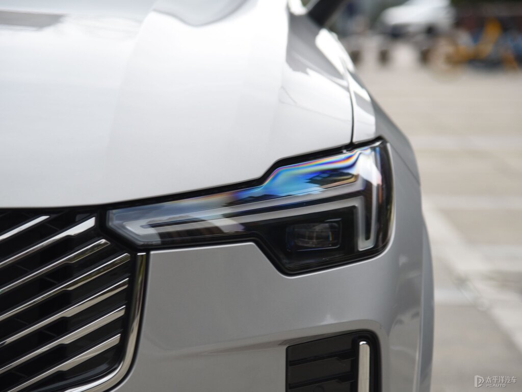 晨光銀沃爾沃XC90車頭外觀圖片