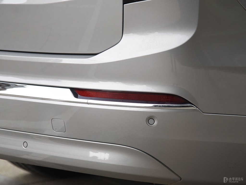晨光銀沃爾沃XC90車尾外觀圖片