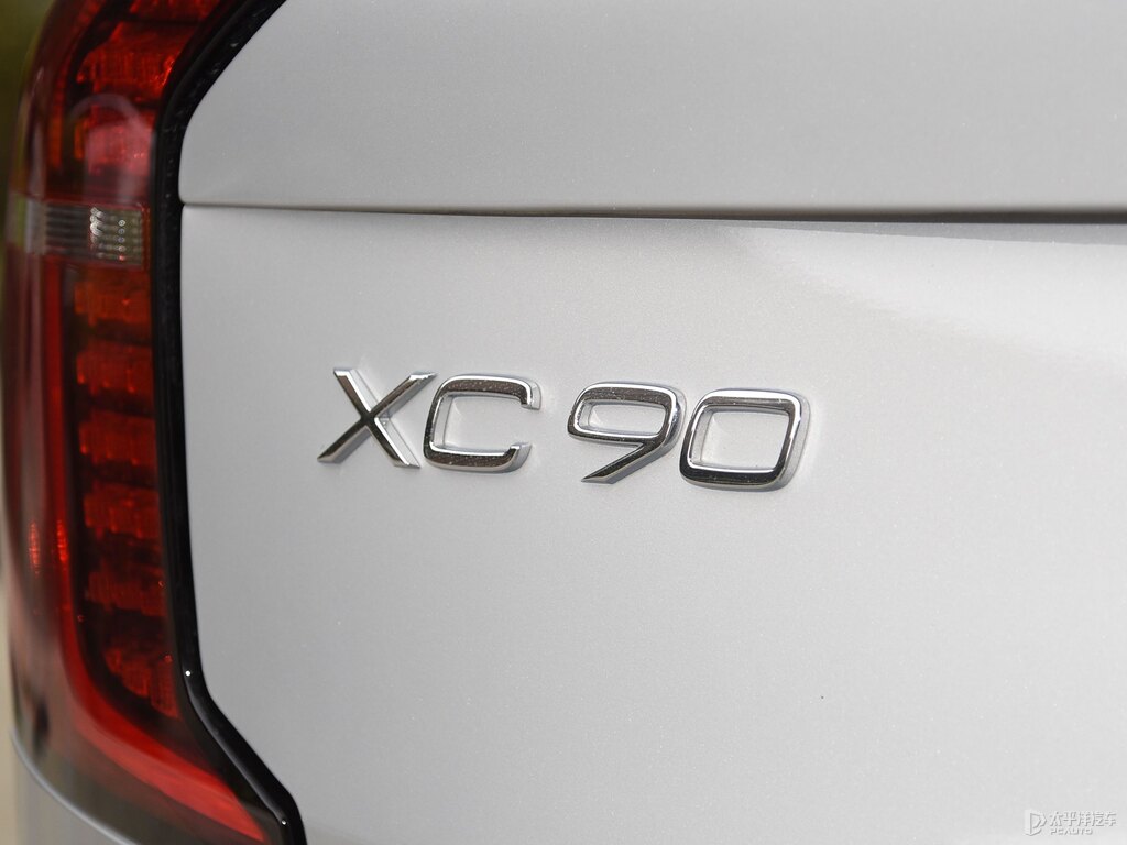 晨光銀沃爾沃XC90車尾外觀圖片
