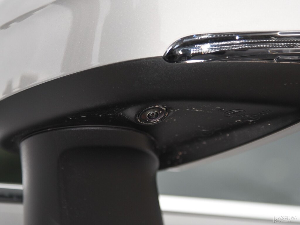 晨光銀沃爾沃XC90車身外觀圖片