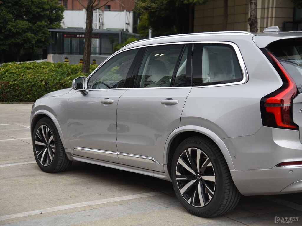 晨光銀沃爾沃XC90車身外觀圖片