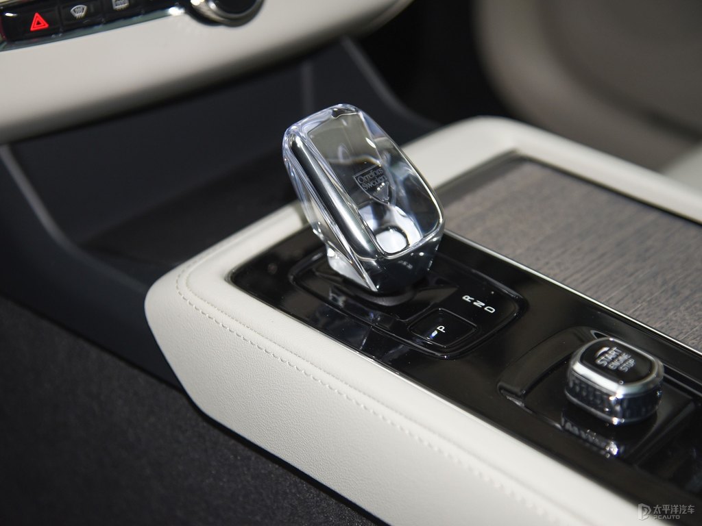 晨光銀沃爾沃XC90中控內(nèi)飾圖片