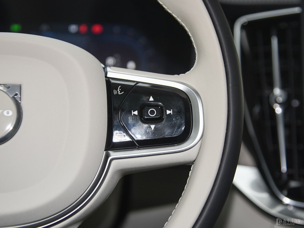 晨光銀沃爾沃XC90中控內(nèi)飾圖片