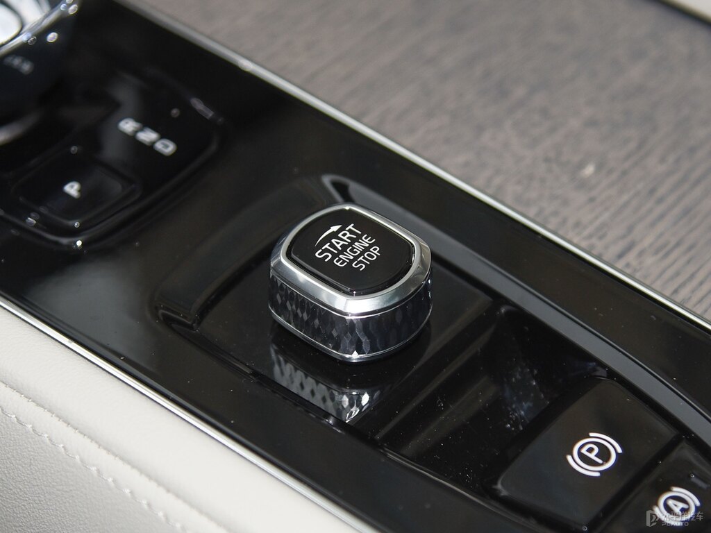晨光銀沃爾沃XC90中控內(nèi)飾圖片