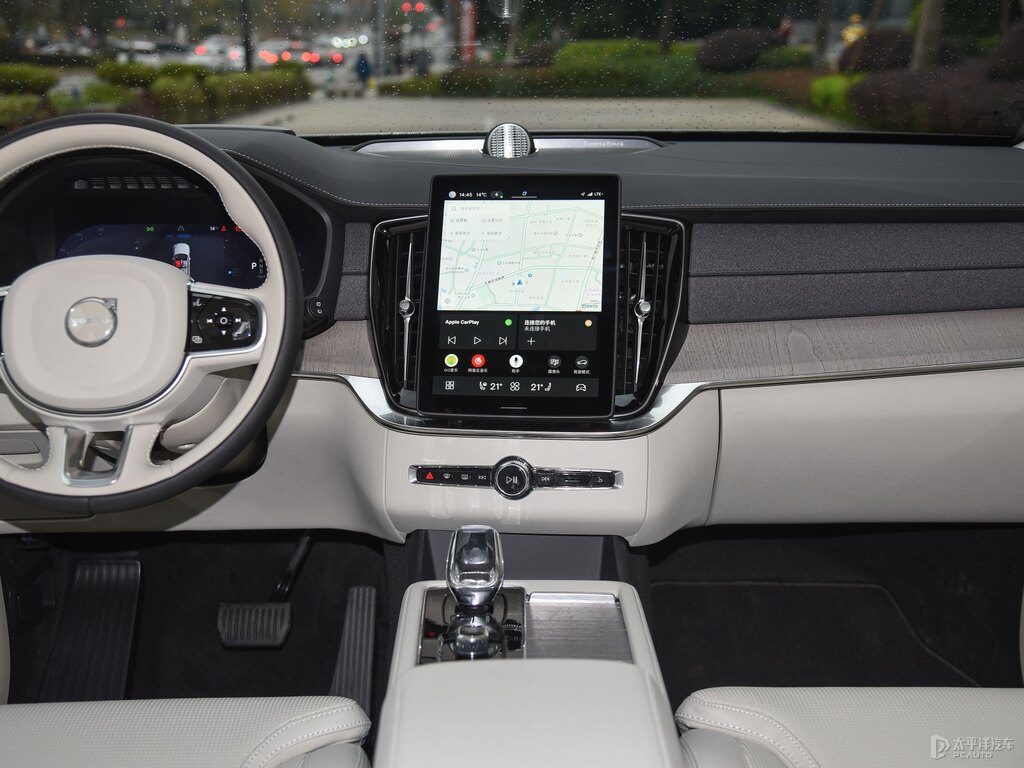 晨光銀沃爾沃XC90中控內(nèi)飾圖片