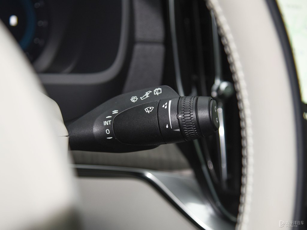 晨光銀沃爾沃XC90中控內(nèi)飾圖片