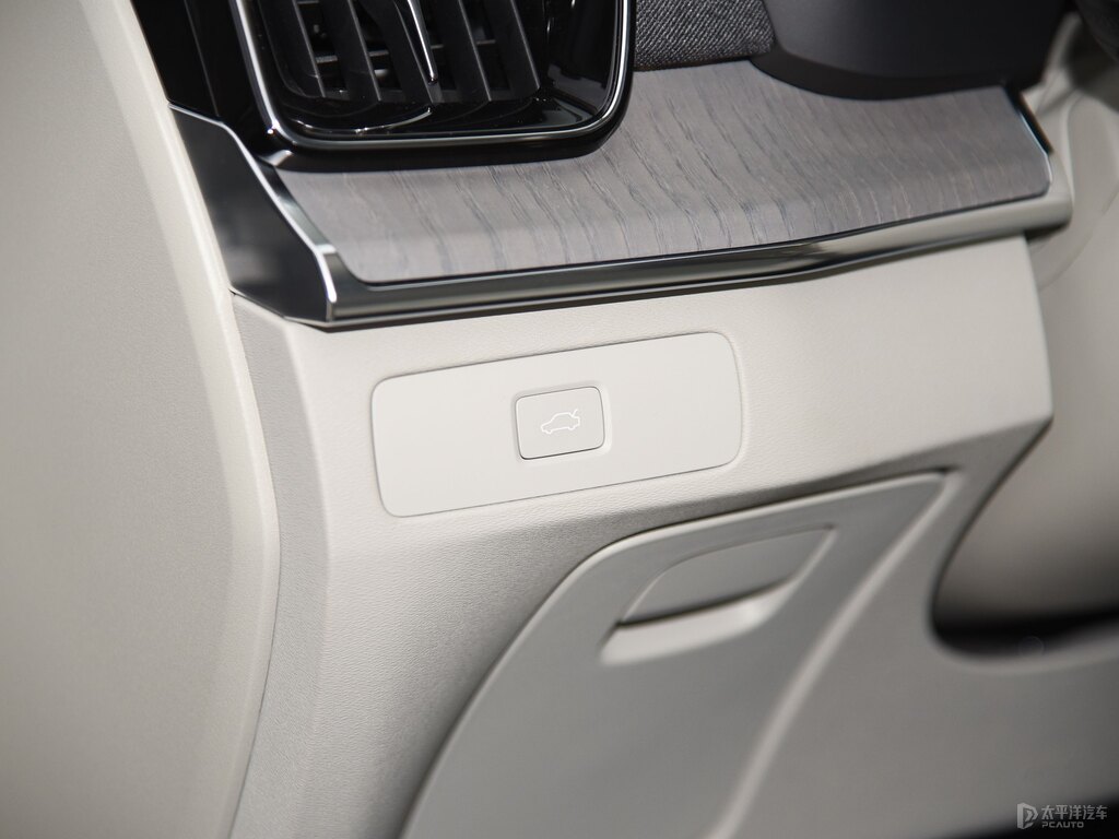 晨光銀沃爾沃XC90中控內(nèi)飾圖片