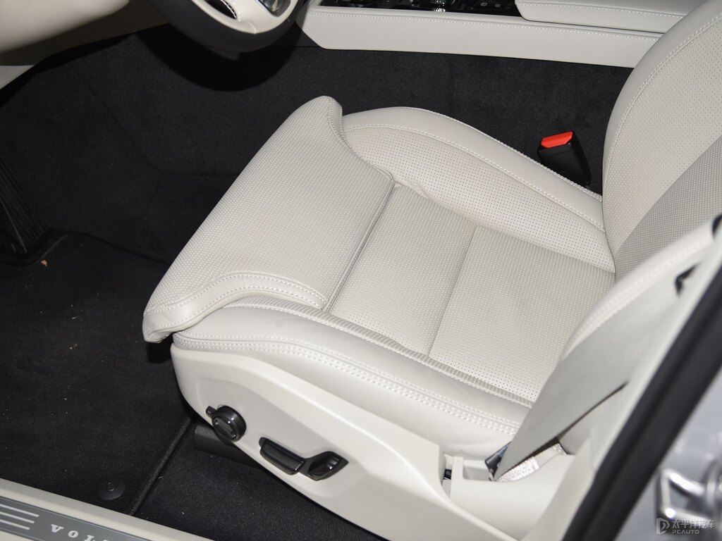 晨光銀沃爾沃XC90座椅內(nèi)飾圖片