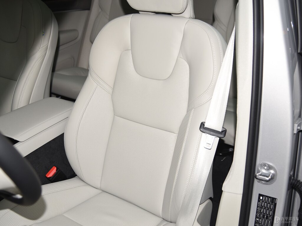 晨光銀沃爾沃XC90座椅內(nèi)飾圖片