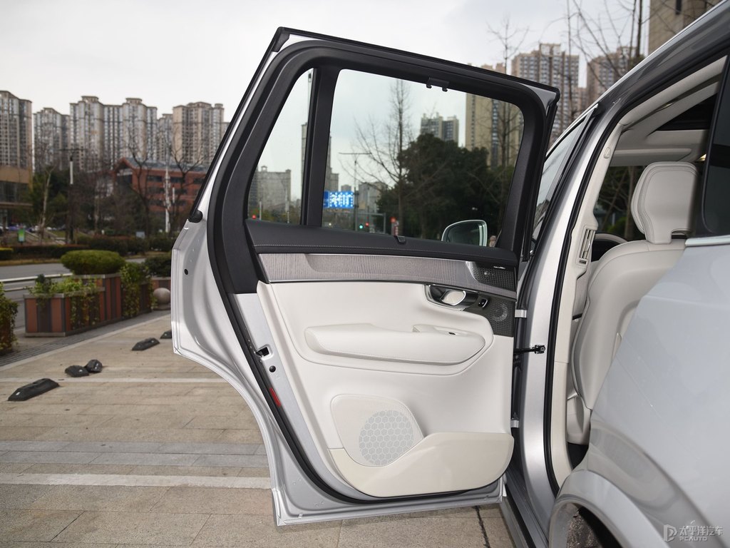晨光銀沃爾沃XC90整車外觀外觀圖片